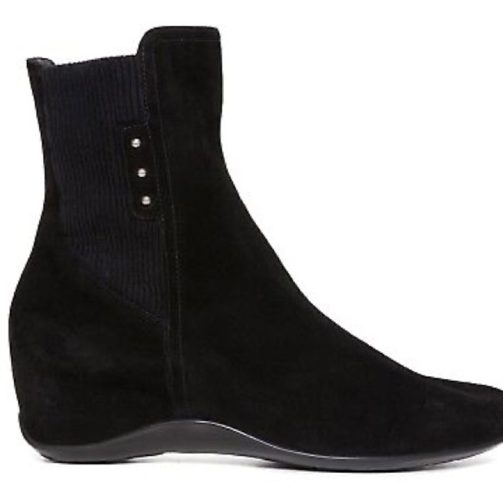 Aquatalia Black Weatherproof Suede Versus Ankle Boots/Booties Sz. 7